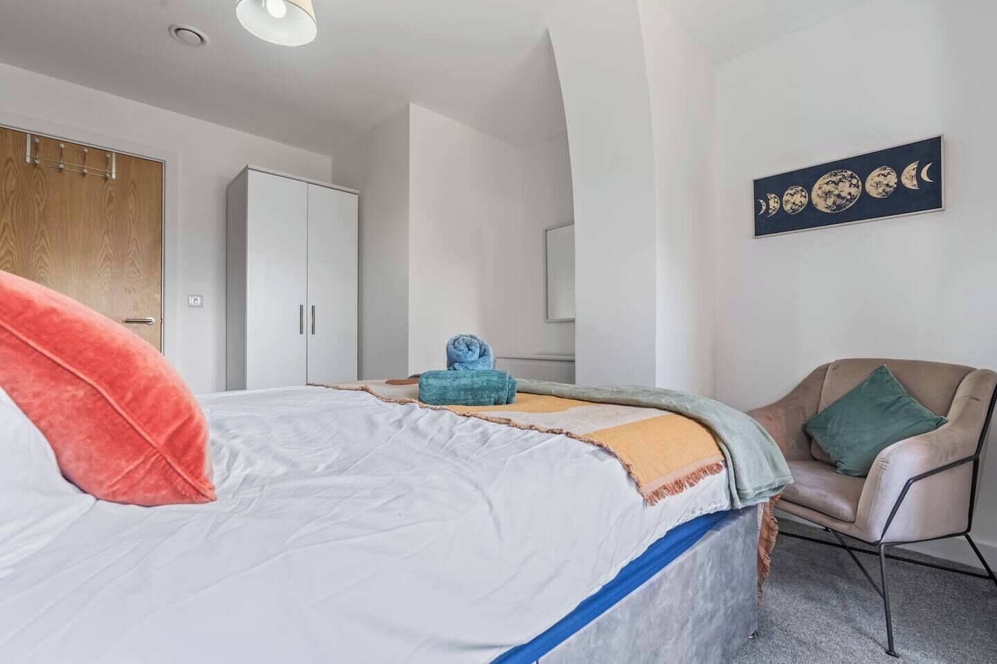 Iron/ironing board, travel crib, WiFi, bed sheets