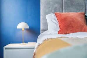 Iron/ironing board, travel cot, WiFi, bed sheets - #63 Cozyapart - 10mins Coventry Transport Museum - Sleeps 4  - Free Parking (West Midlands)