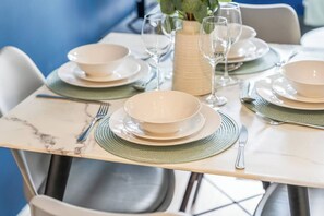 Dining - #63 Cozyapart - 10mins Coventry Transport Museum - Sleeps 4  - Free Parking (West Midlands)