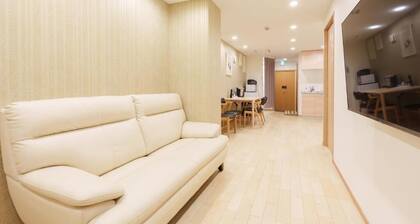 Direct train access to 道頓堀 黒門市場 USJ Kyoto Temmabashi White Cloud Guesthouse
