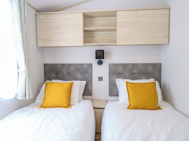 Sandy Shores Retreat, Pet Friendly, Country Holiday Cottage In Bacton - Mundesley