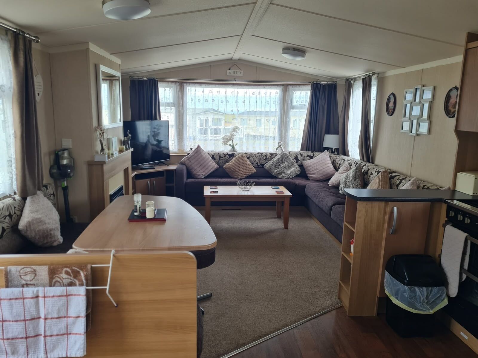 Stoupe Cross Caravan Park, Pet Friendly, With A Garden In Whitby - ウィットビー