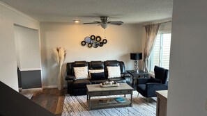 Living area - Cozy 2-bedroom house in charming Fargo with AC comfort (Fargo)