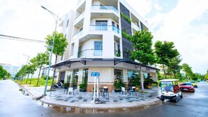 Ảnh chưa phân loại, 5 trong số 62 ảnh, nút