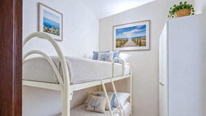 Room - House in Nicotera Marina (072) (Nicotera Marina)