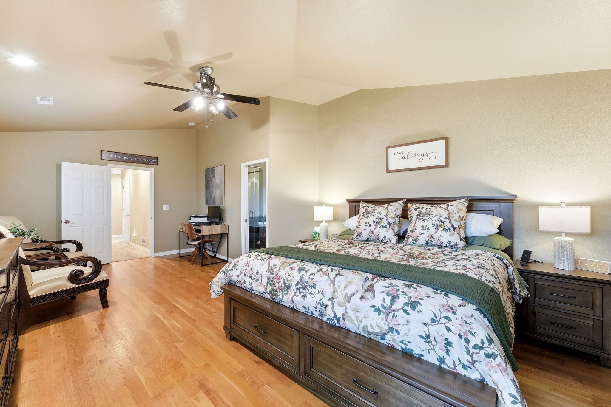 5 bedrooms, desk, iron/ironing board, free WiFi