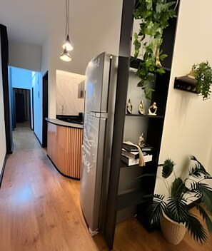Căn hộ Deluxe | Bếp riêng | Tủ lạnh, lò vi sóng, lò nướng, bếp nấu 