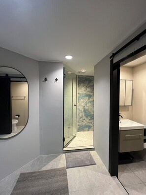 Bathroom - Welcome to Churs Garden Boutique Stay 100-Year-Old Heritage Chinatown Bangkok (Krung Thep Maha Nakhon)