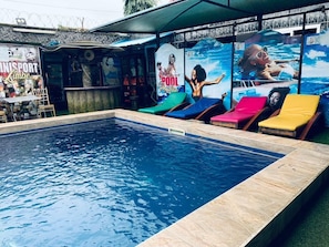 Una piscina cubierta