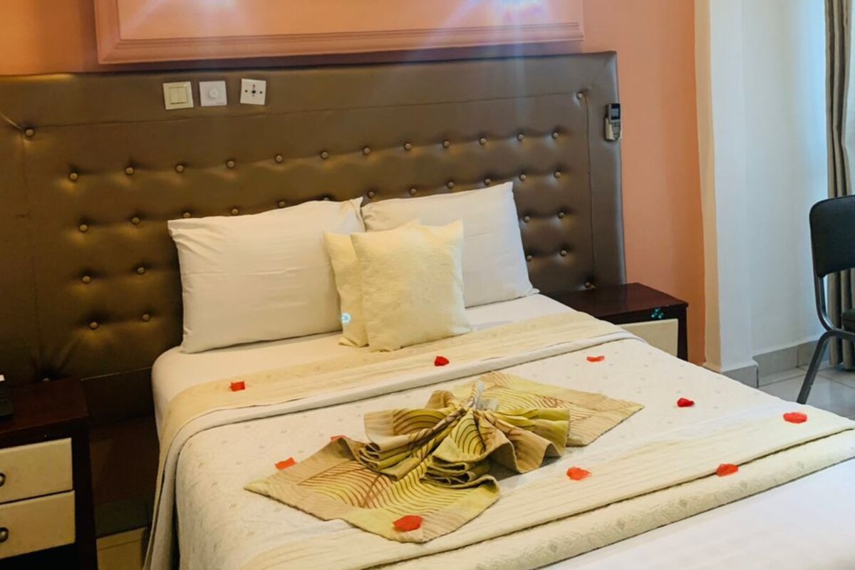 Standard Single Room, City View | In-room safe, desk, laptop workspace, blackout curtains