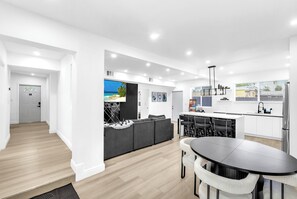 Interior - Hollywood Luxury Retreat with Arcade (West Park)