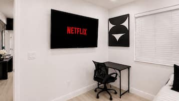 Cortinas opacas, tabla de planchar con plancha, wifi gratis