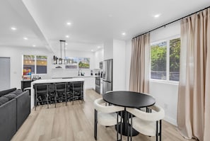 Interior - Hollywood Luxury Retreat with Arcade (West Park)