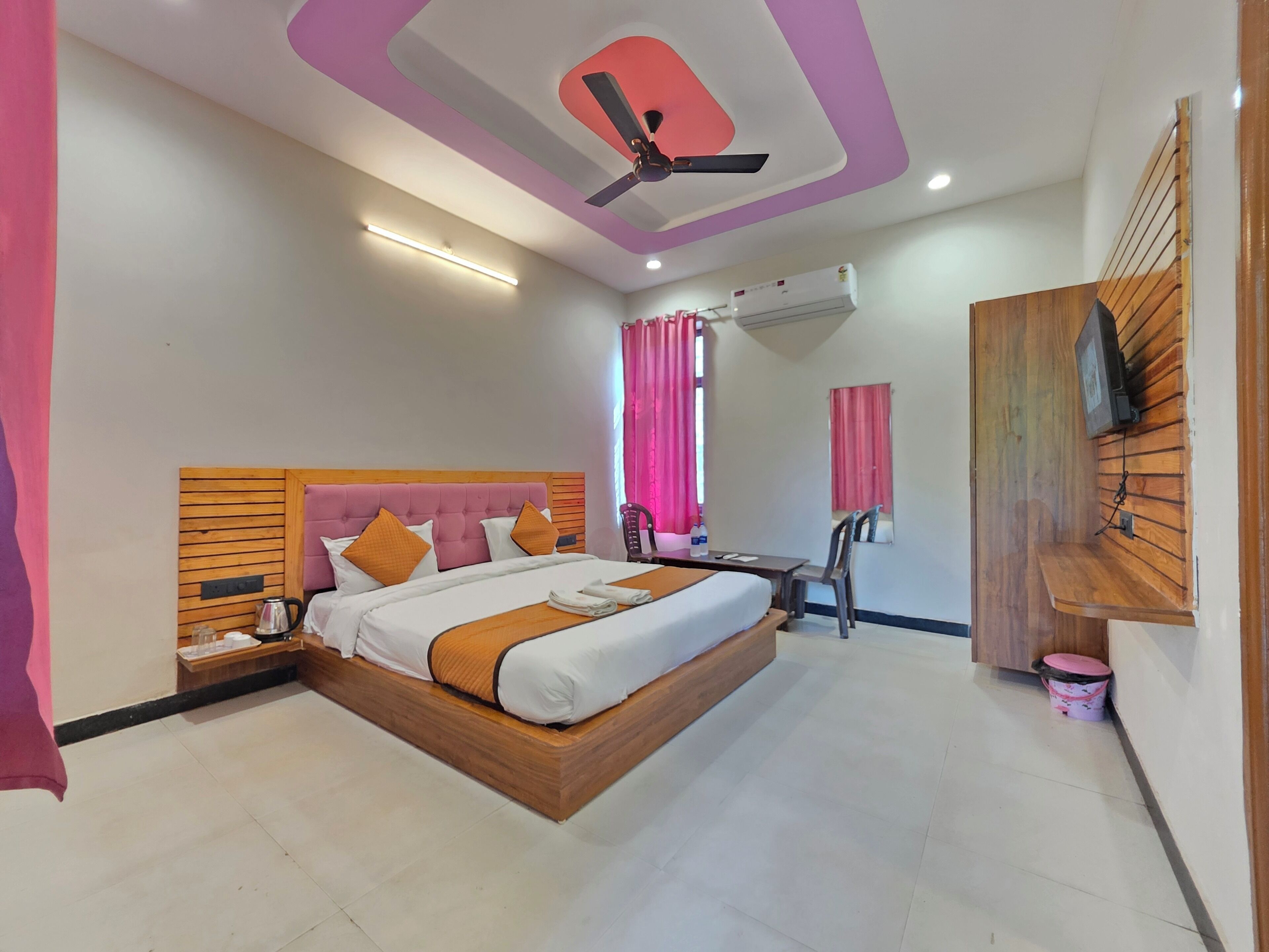Superior Room | Iron/ironing board, free WiFi