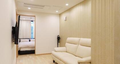 Direct train access to 道頓堀 黒門市場 USJ Kyoto Temmabashi Blue Sky Guesthouse