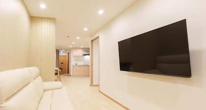 Direct train access to 道頓堀 黒門市場 USJ Kyoto Temmabashi Blue Sky Guesthouse