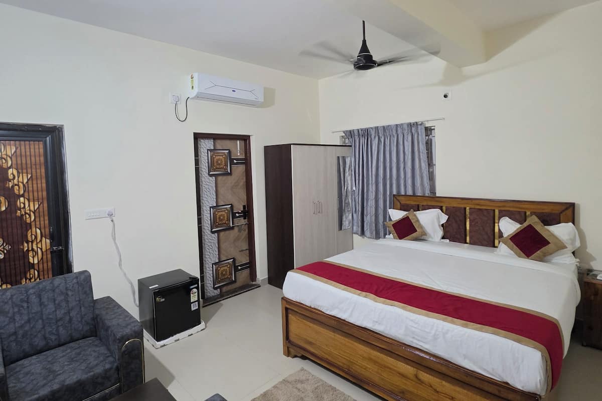 Luxury Suite, Balcony, City View | In-room safe, laptop workspace, free WiFi