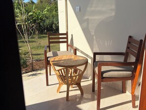 Outdoor dining - Seabird House Lembongan (Lembongan Island)