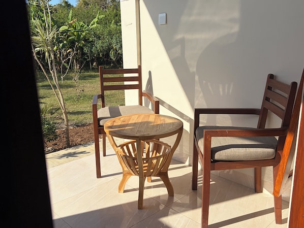 Deluxe Room, Garden View | Outdoor dining - Seabird House Lembongan (Bali)