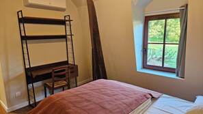Room - Vrbo Property (Pont-Saint-Pierre)
