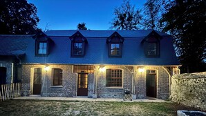 A two-story house with a brick exterior, multiple windows, and a front porch. - The Steward's House in Logempré—23 ha of parkland, a river, and a padel court (Pont-Saint-Pierre)
