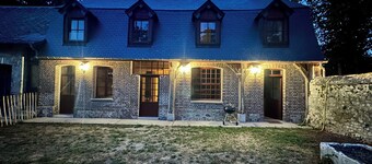 The Steward's House in Logempré—23 ha of parkland, a river, and a padel court