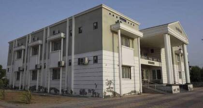 Paras Yatri Bhawan
