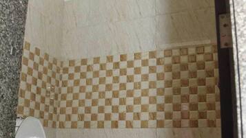 Triple Room | Bathroom | Shower, free toiletries, soap, shampoo
