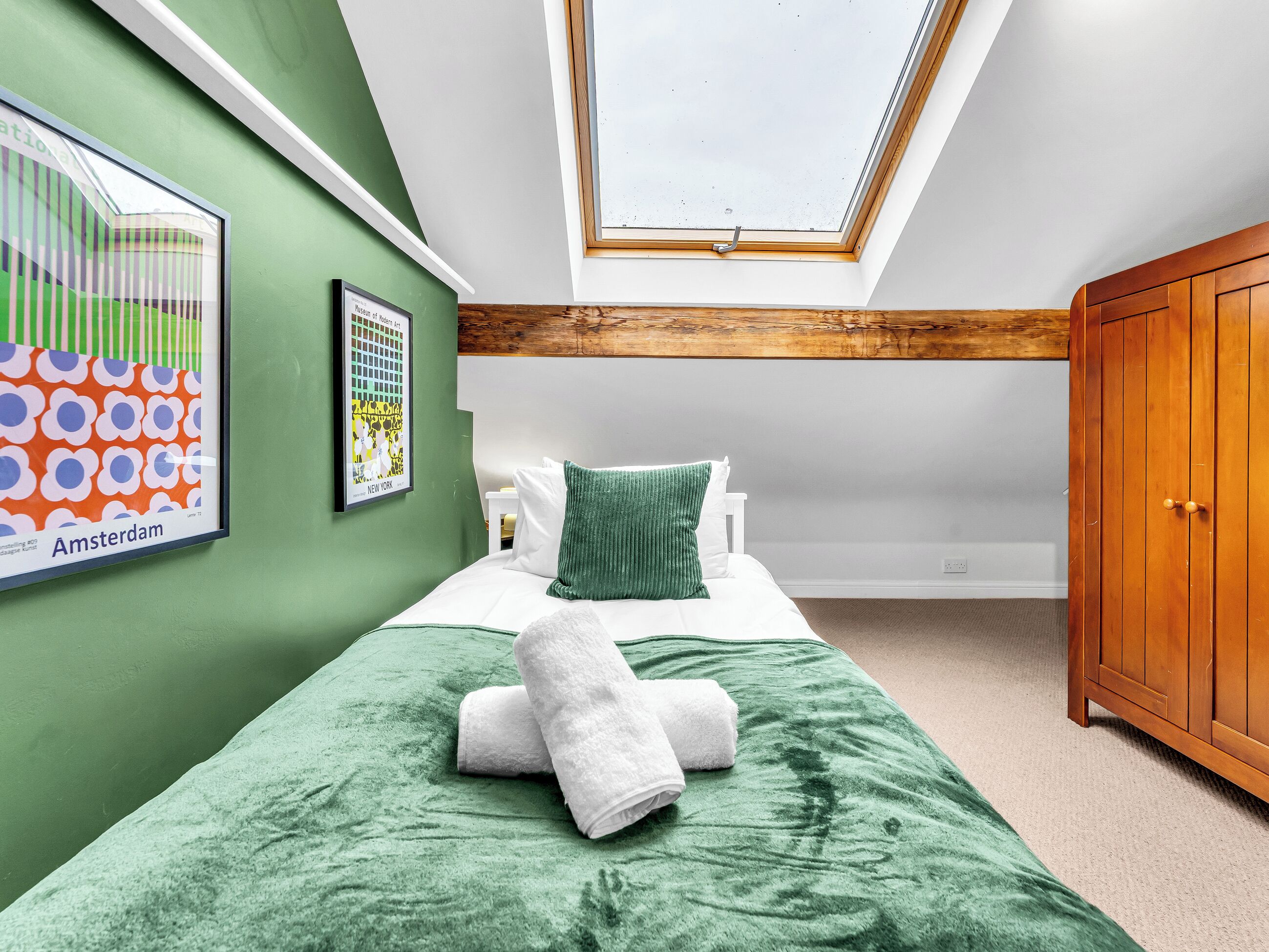 3 bedrooms, WiFi (free), bed sheets