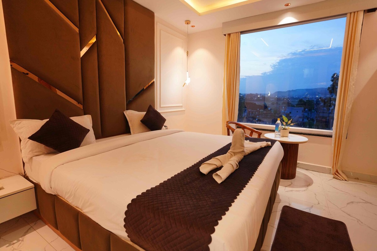 Kamar Double Eksekutif, balkon, pemandangan gunung | Ruang kerja ramah laptop dan Wi-Fi gratis