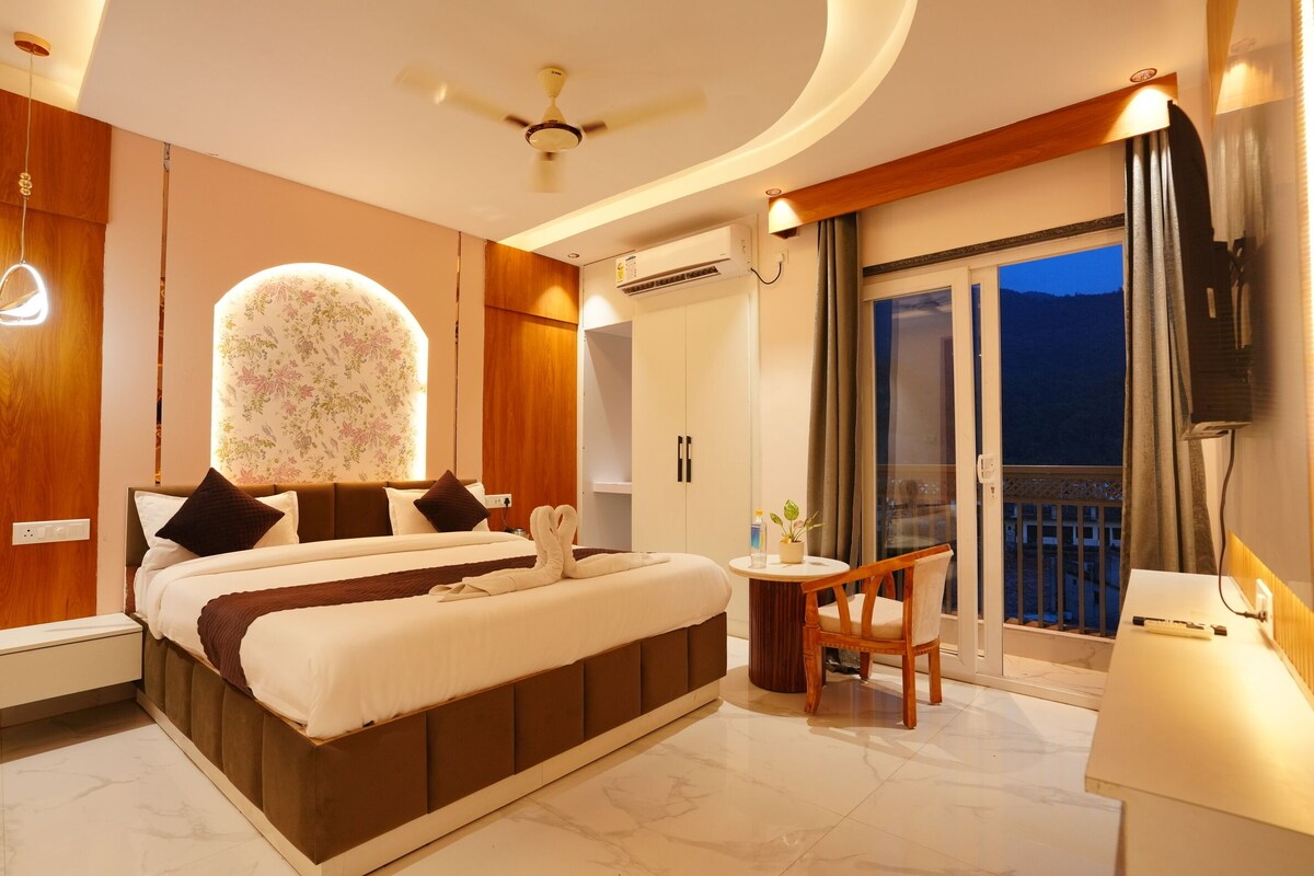 Kamar Double Mewah, balkon, pemandangan gunung | Ruang kerja ramah laptop dan Wi-Fi gratis