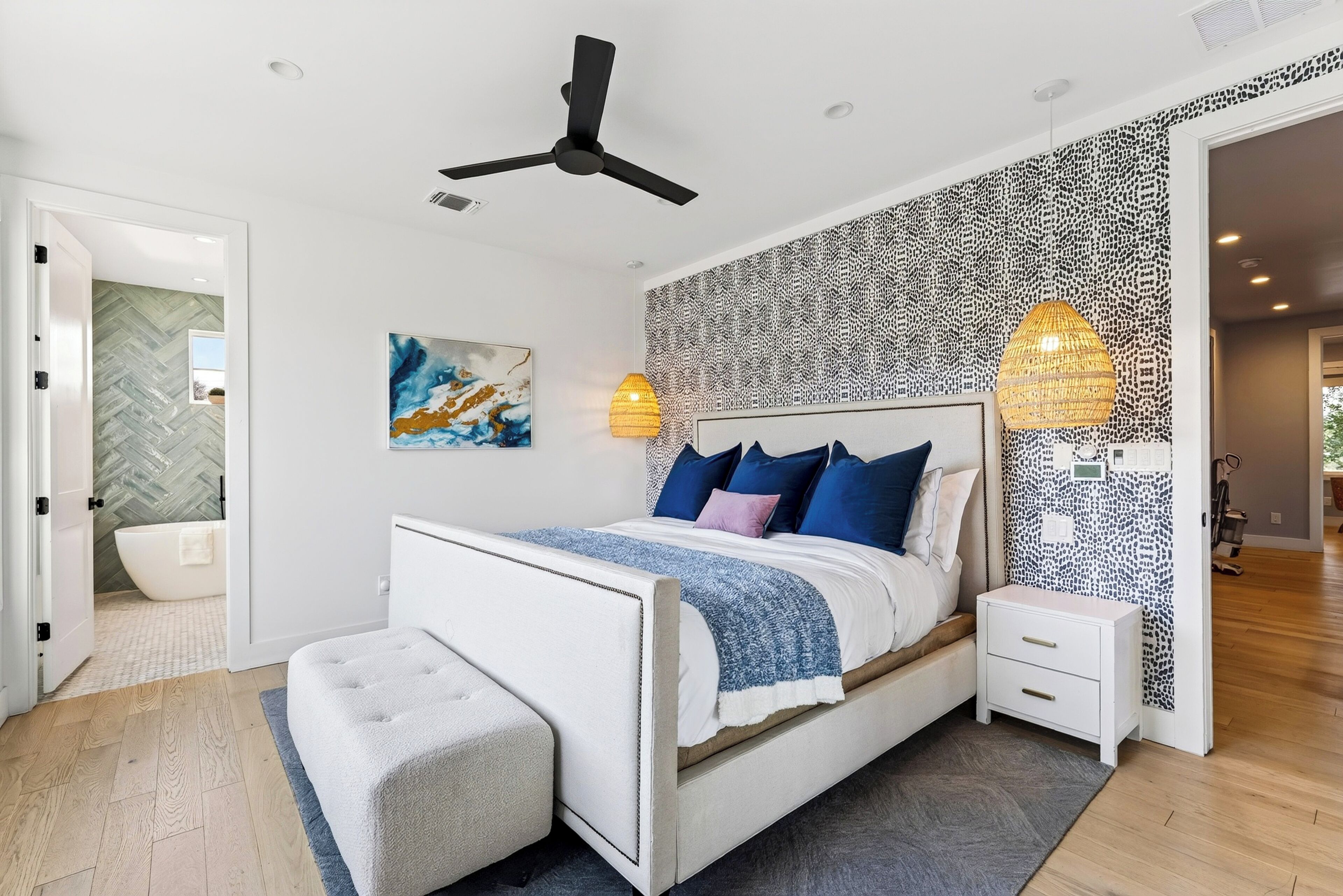 4 bedrooms, WiFi (free), bed sheets