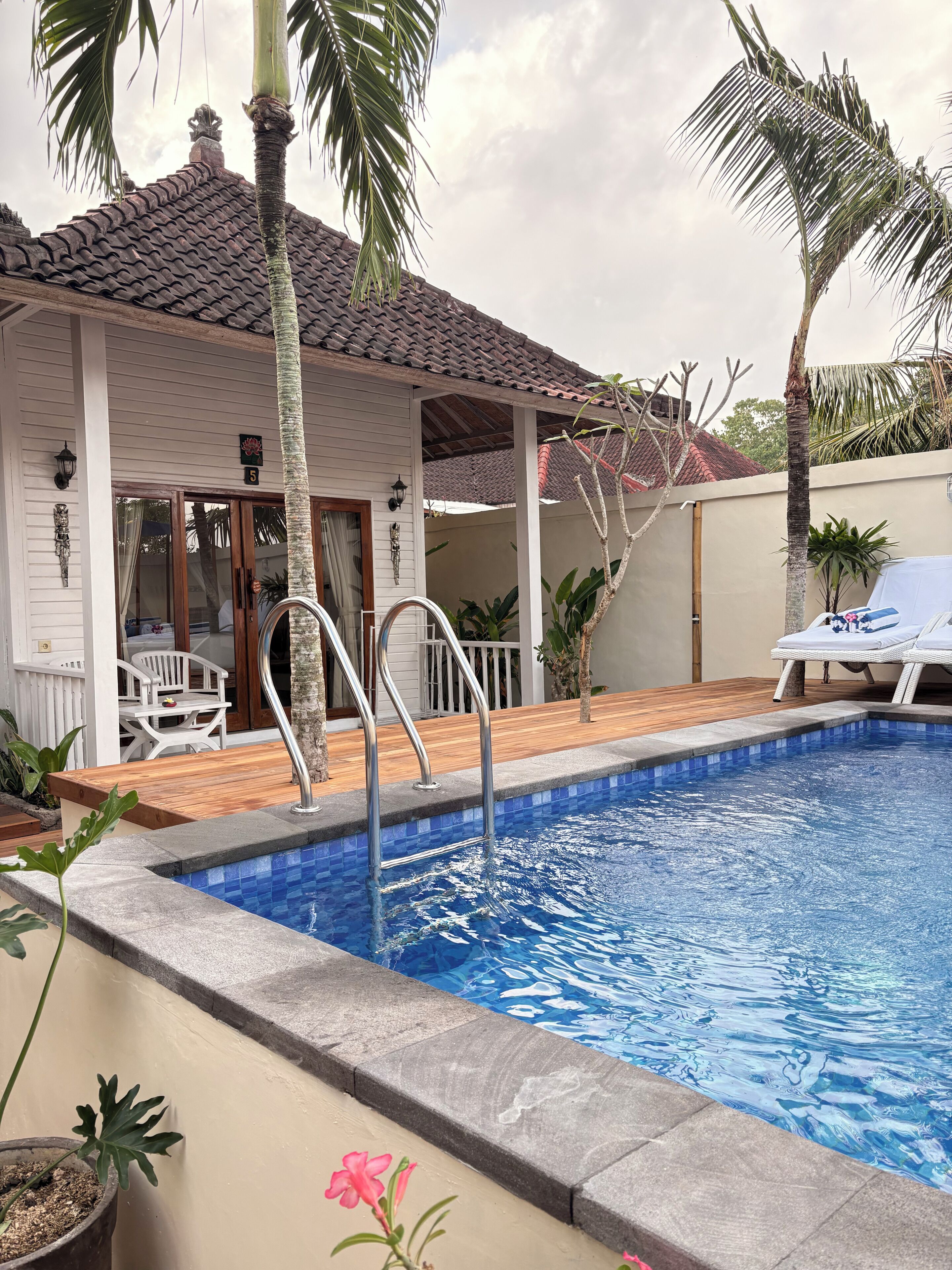 Outdoor pool, pool umbrellas, sun loungers