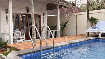 Outdoor pool, pool umbrellas, sun loungers