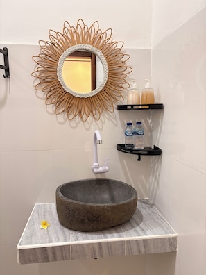 Villa, 3 habitaciones, piscina privada | Baño | Artículos de higiene personal gratuitos, toallas, jabón y champú