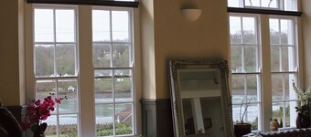 Olde Court House & Gaol (Historic Waterfront Property) 8-9 sleeper