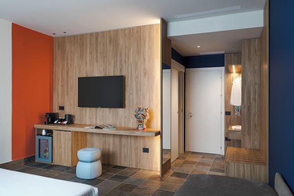 Deluxe Triple Room, Pool View | In-room safe, desk, laptop workspace, iron/ironing board (on request) - Zurafa Resort (Syracuse)