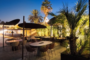 Tempat makan outdoor