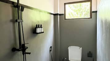 Basic Double or Twin Room | Bathroom | Shower, hair dryer, bidet, towels