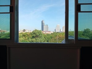 Interior - Charming Triple Room  in South Pattaya (Muang Pattaya)