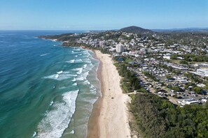 Beach - Poolside 2-Bed House in Coolum Beach (Coolum Beach)