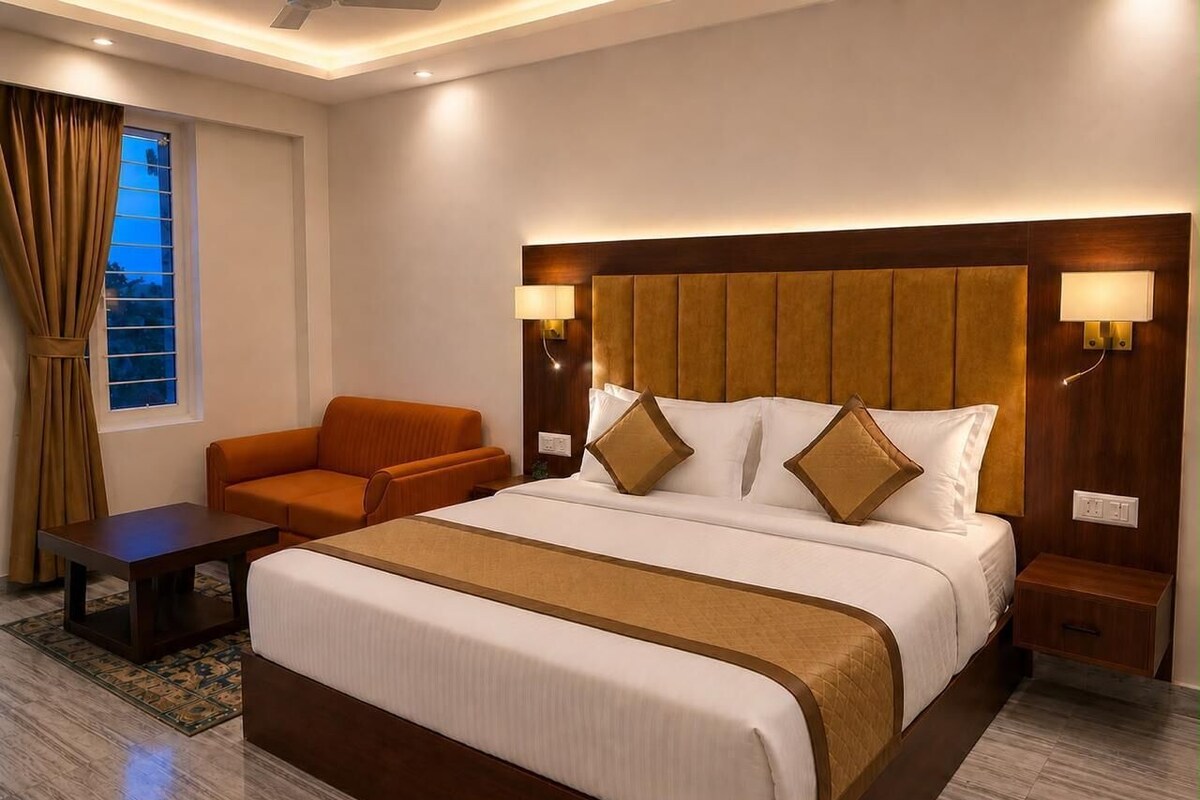 Superior Suite, Garden View | Desk, laptop workspace, free WiFi