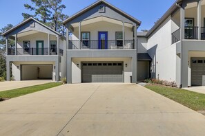 A two-story residential building with a central garage, a covered front porch, and a second-story balcony. - Twin Ocala Townhomes! 1 Mi to WEC (Ocala)