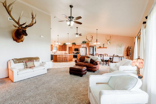 Bison Ranch Retreat: 8 Mi to Niobrara State Park