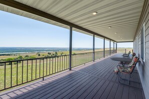 Terrace/patio - Bison Ranch Retreat: 8 Mi to Niobrara State Park (Niobrara)