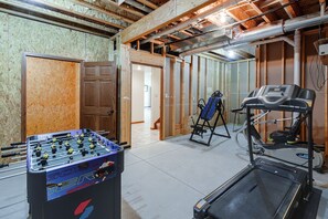 Games room - Bison Ranch Retreat: 8 Mi to Niobrara State Park (Niobrara)