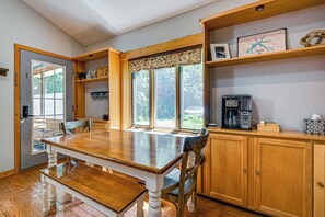 Dining - Cozy Cabin! Only a 5-Minute Walk to Marina! (Celina)