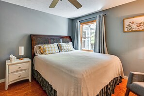 Room - Cozy Cabin! Only a 5-Minute Walk to Marina! (Celina)