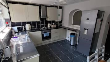 Fridge, cookware/dishes/utensils
