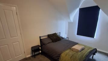 Iron/ironing board, internet, bed sheets